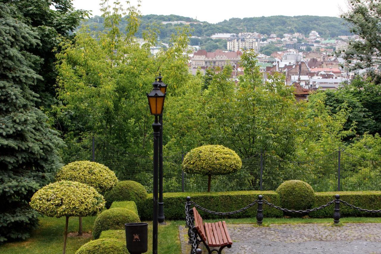 Citadel Gastro Boutique Hotel Lviv Bagian luar foto