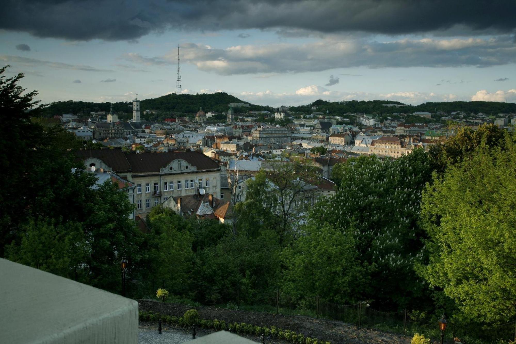 Citadel Gastro Boutique Hotel Lviv Bagian luar foto