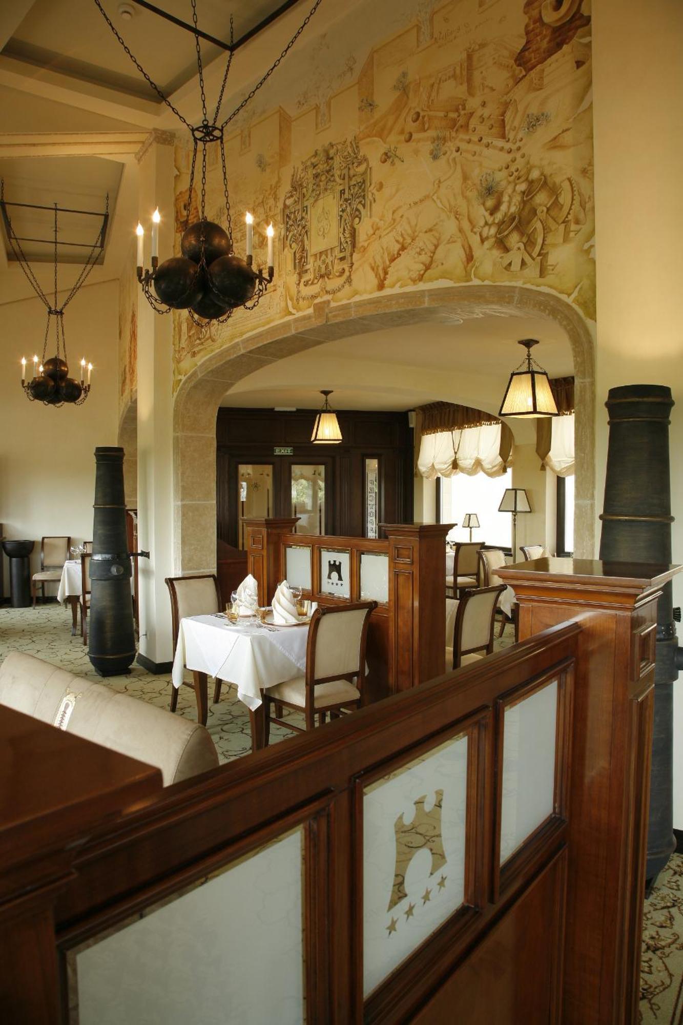 Citadel Gastro Boutique Hotel Lviv Bagian luar foto